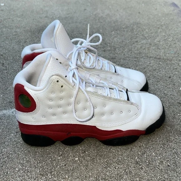 Air Jordan 12 - Picture 2 of 6